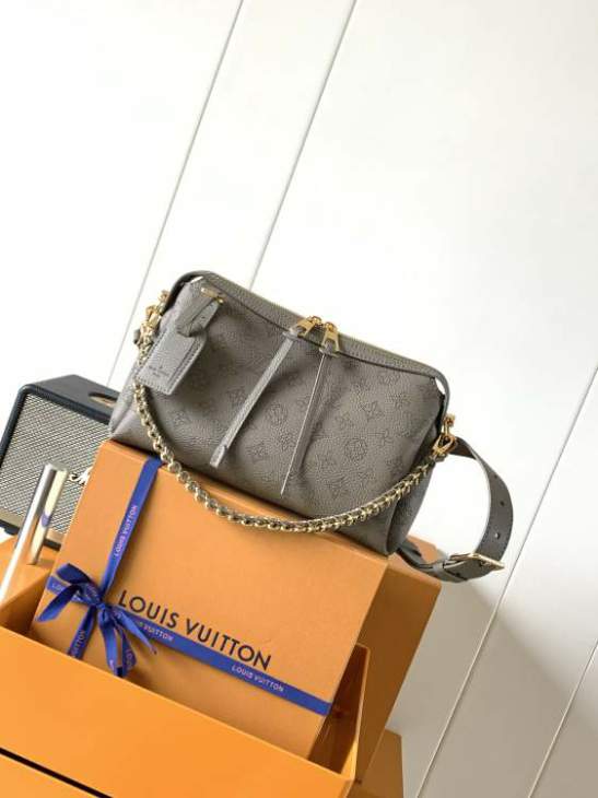 Picture of Louis Vuitton Handbags _SKUfw230105126fw